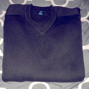 Men’s GAP v-neck sweater